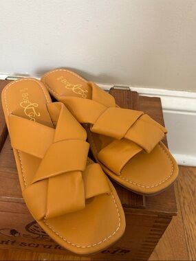 Bos. & Co. Leather Slip-On Sandal - Knick-N mustard yellow size 9